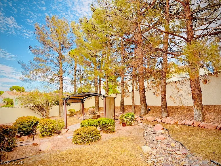 8405 Justine Ct — Photo 44