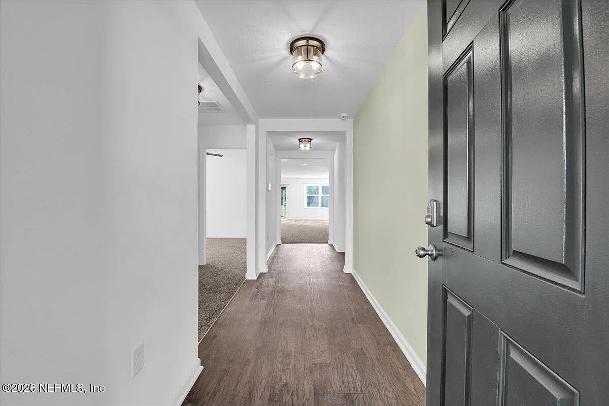 3 bed, 2.0 bath, 1711 sqft, $1,995 — Photo 3