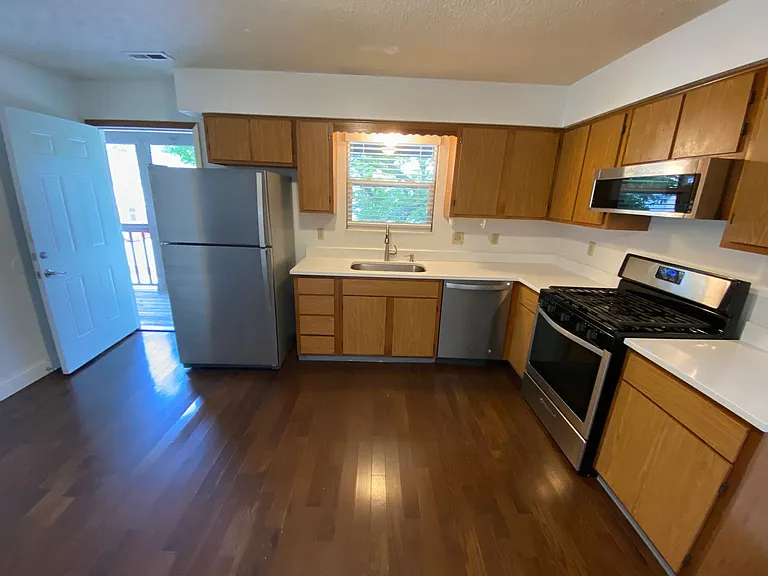 Chittenden Ave 76 MLR — Photo 23