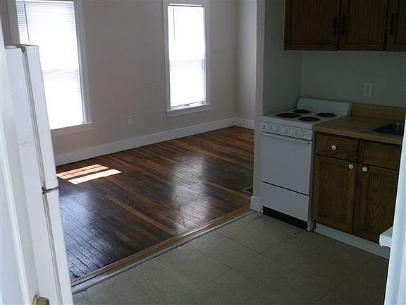 2nd image of 317 Gold Ave NW APT 3