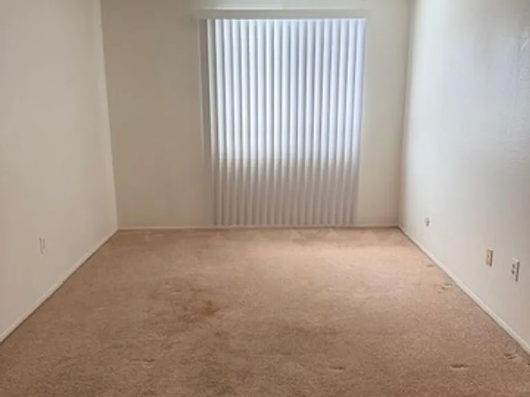 812 Plaza Flora — Photo 11
