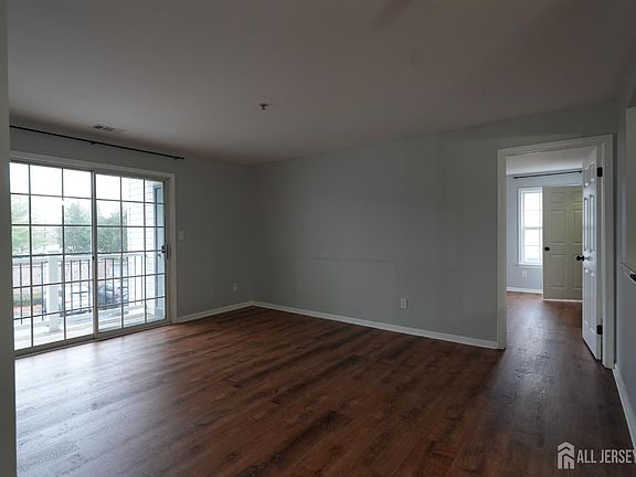3rd image of 421 Waterford Dr