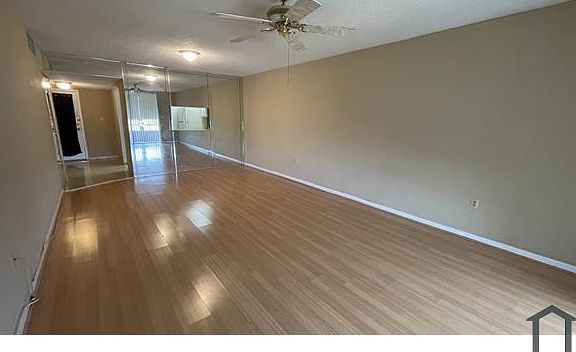 4th image of 1810 N Lauderdale Ave APT 2401