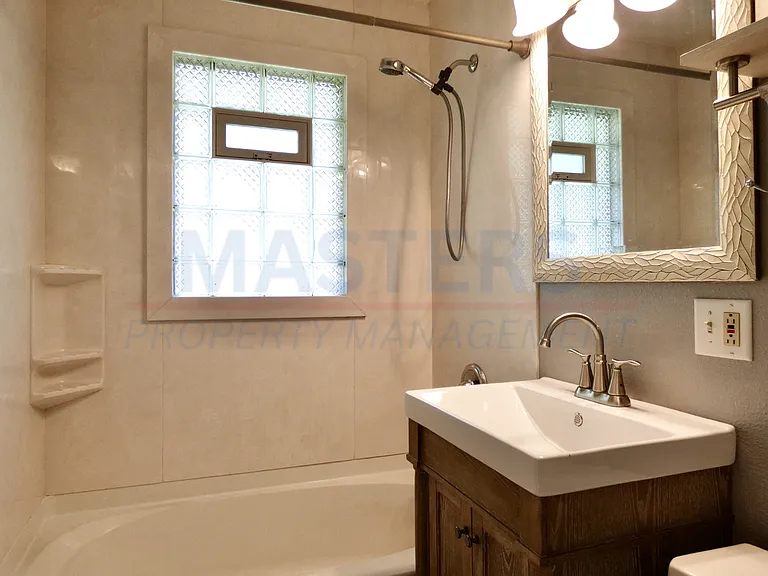 827 Wall St — Photo 13