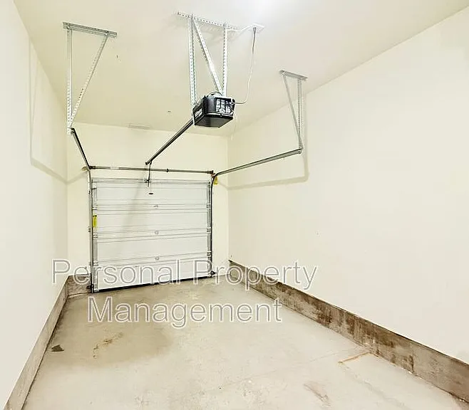 855 NW Ivy St — Photo 21
