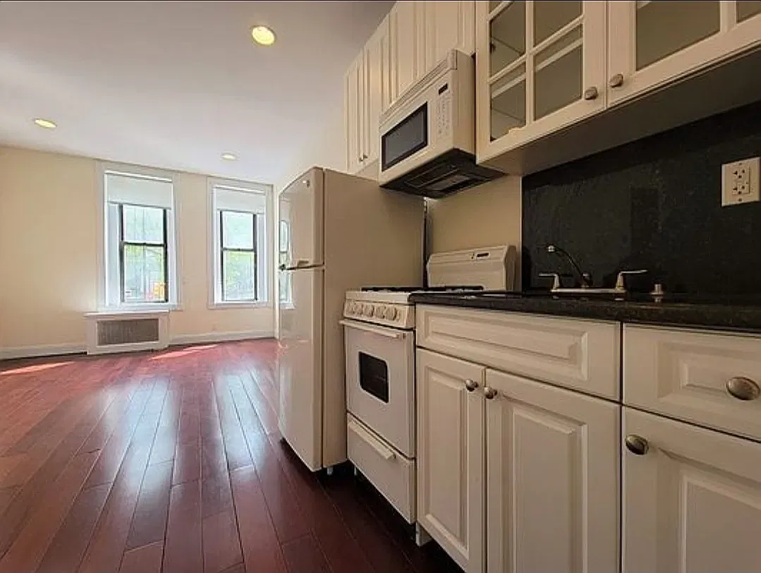 309 East 37th Street — Photo 1