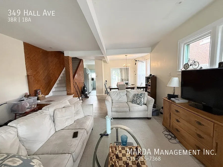 Charming 3 Bed/1 Bath Townhouse - Walkerville + Ydro, Water & Gas! — Photo 4