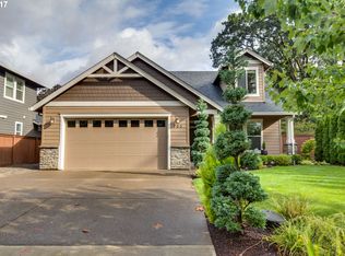 703 Garfield St, Woodburn, OR 97071