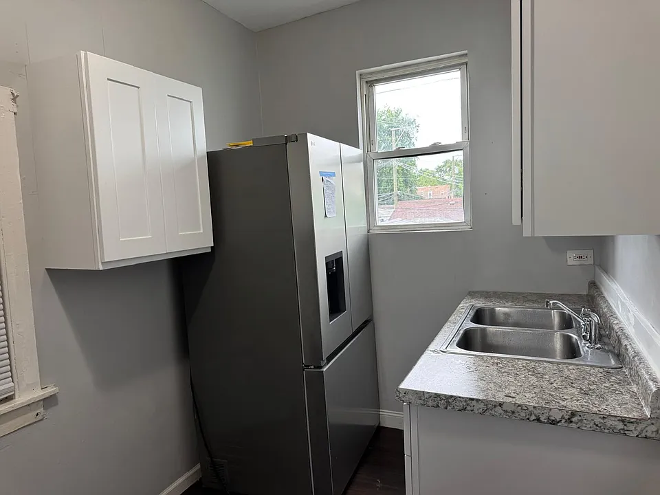 2711 S Hamlin Ave #2