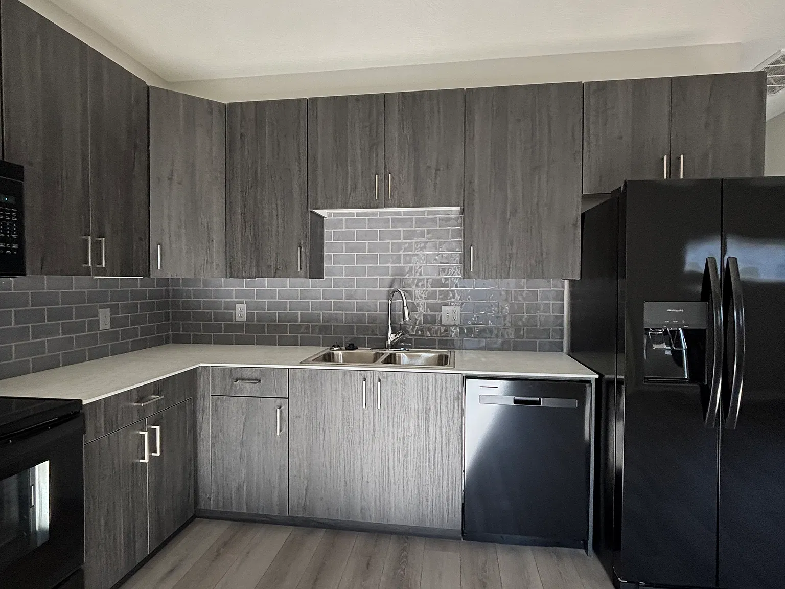 3 bed, 1200 sqft, $1,720 — Photo 3