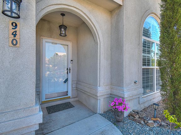 4th image of 940 Galeras St NW