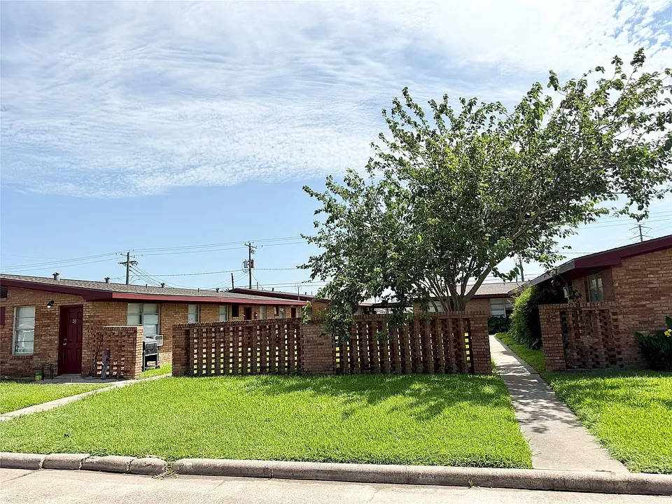 811 N Avenue F #30
