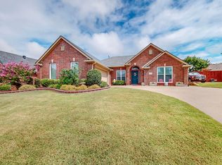 2062 Fair Oaks Cir, Corinth, TX 76210