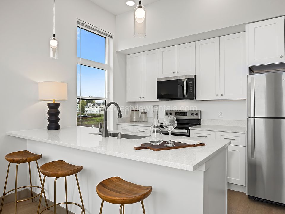 1st image of 711 Astor St #608
