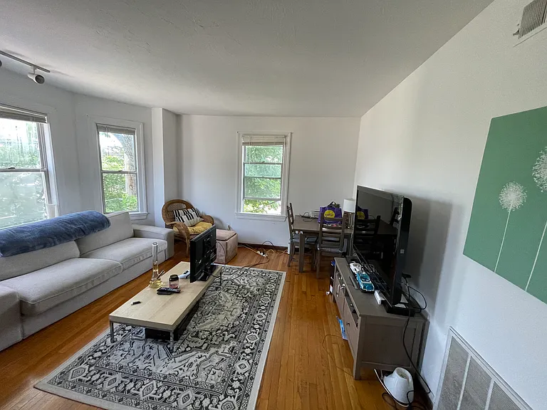 87 Sheridan St #4 — Photo 8