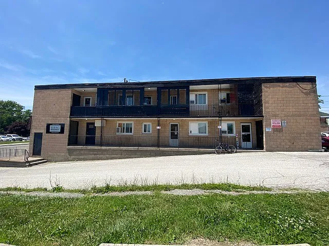 1340 Tecumseh Road West — Photo 3