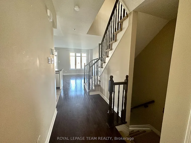 940 Cobble Hill Dr — Photo 8