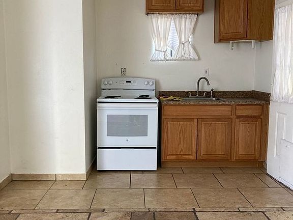 4th image of 2427 W Turney Ave #2-21235079