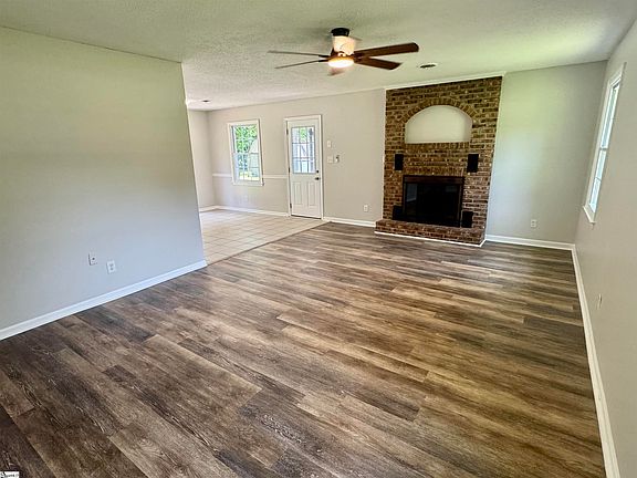 4th image of 228 Greenridge Dr