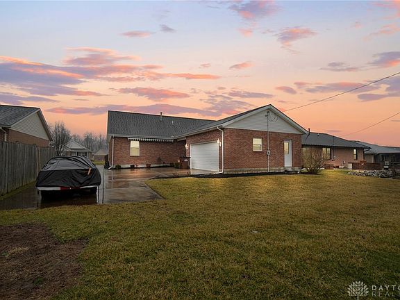 2nd image of 3942 Harris Ln