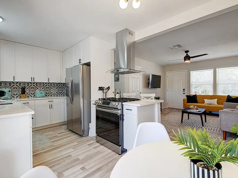 2210 Bristol Dr — Photo 4