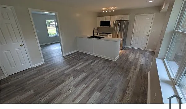 4 bed, 1200 sqft, $2,400 — Photo 2
