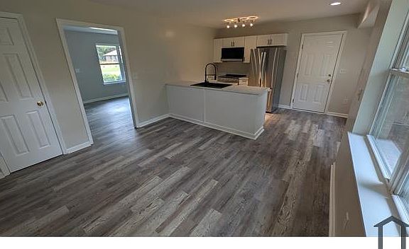 2nd image of 4459 Hardwood St