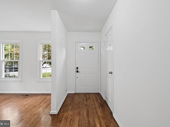 3rd image of 3015 Mozart Dr
