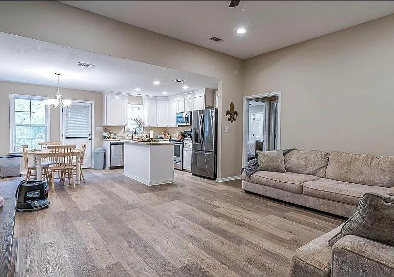104 Trailwood Cir — Photo 2