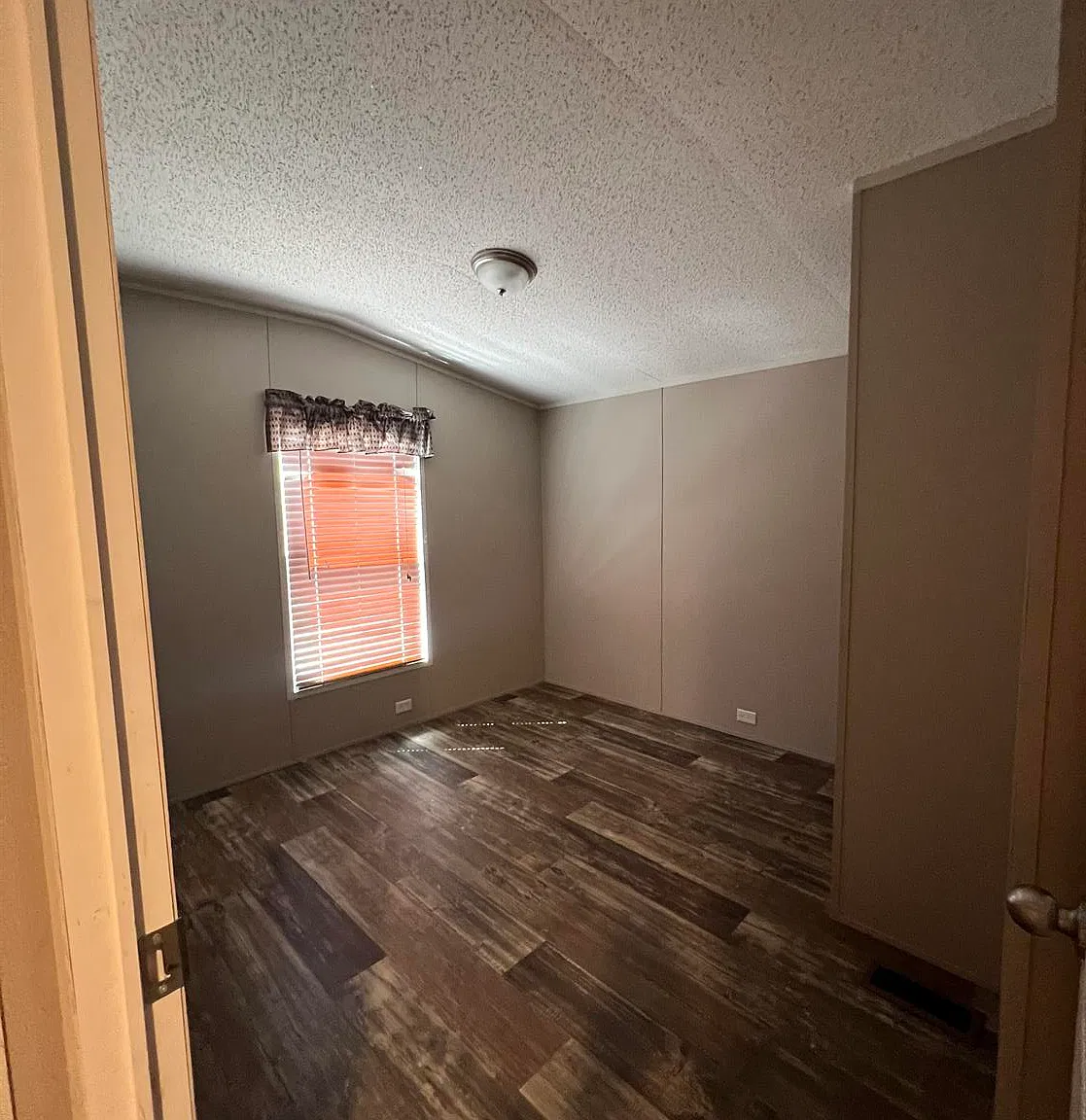 3 bed, 960 sqft, $1,299 — Photo 4