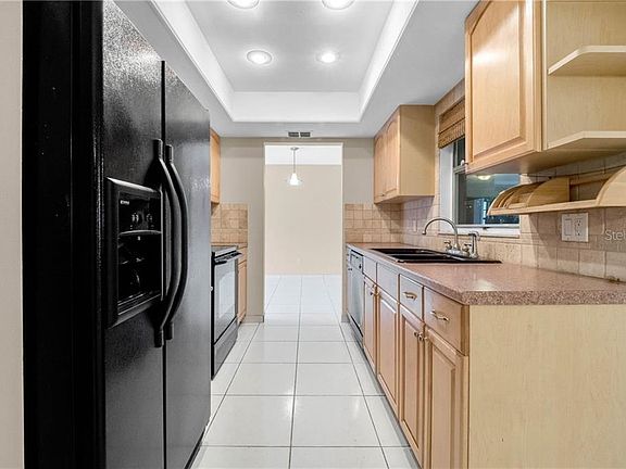 5th image of 1044 Hampshire Ct