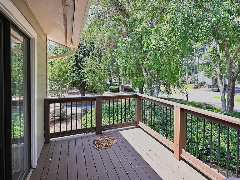 908 Park Ridge Cir — Photo 39