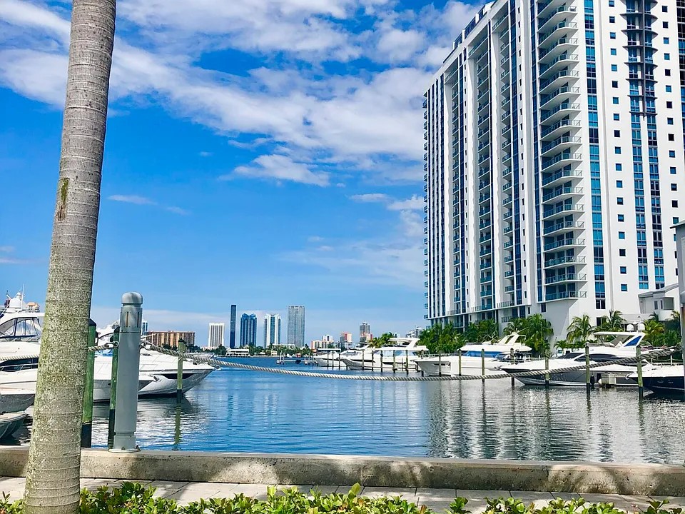 17111 Biscayne Blvd #1903