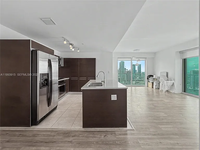 1900 N Bayshore Dr #3811 — Photo 2
