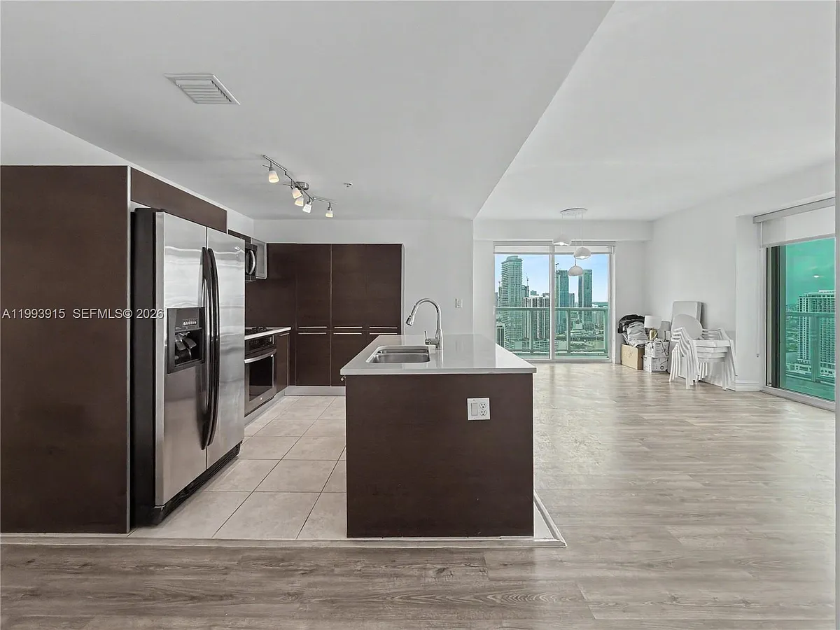 Photo 2 of 39 - 1900 N Bayshore Dr #3811 - Miami, FL Building Photo - 1900 N Bayshore Dr #3811