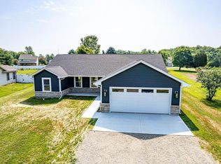 592 Lakengren Dr E, Eaton, OH 45320