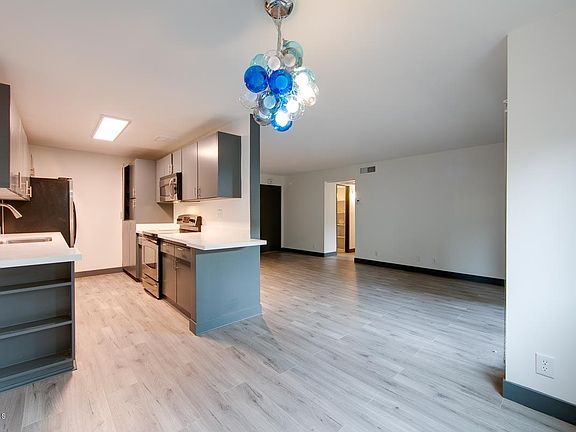 3rd image of 5400 Newcastle Ave APT 8