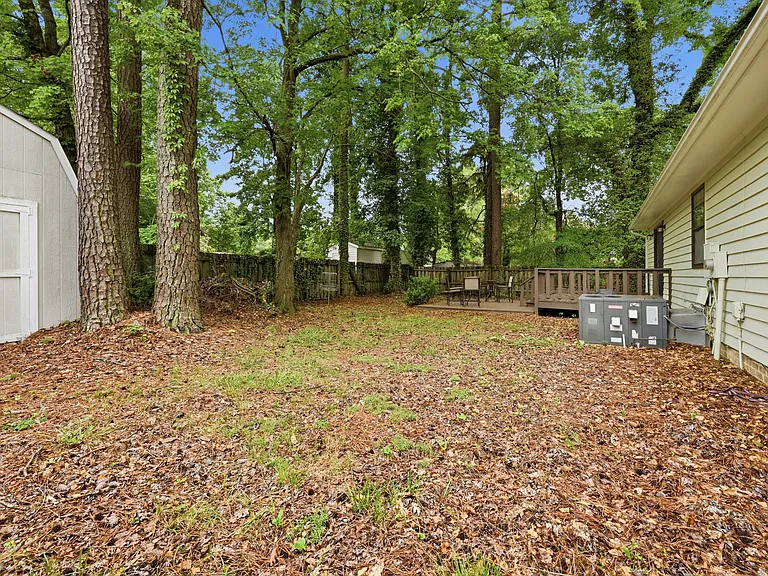 817 Wyldewood Rd — Photo 32