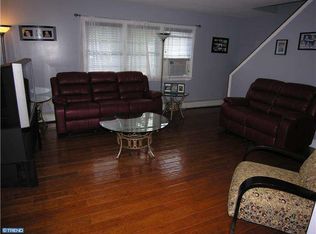 47 Huckleberry Ln, Levittown, PA