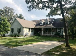 716 Oakwood Dr, Willow Springs, MO 65793