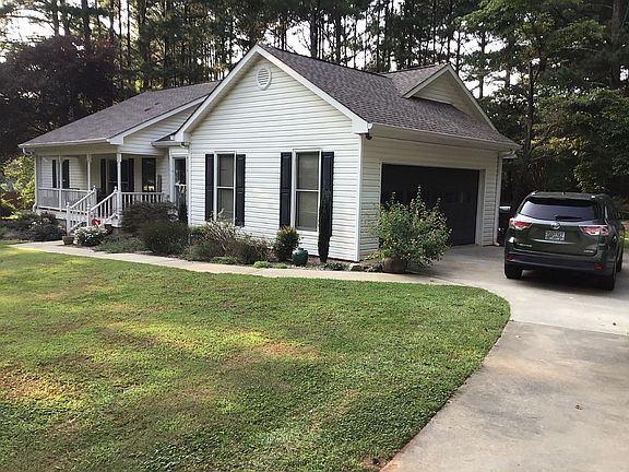 3rd image of 211 Woodcrest Dr