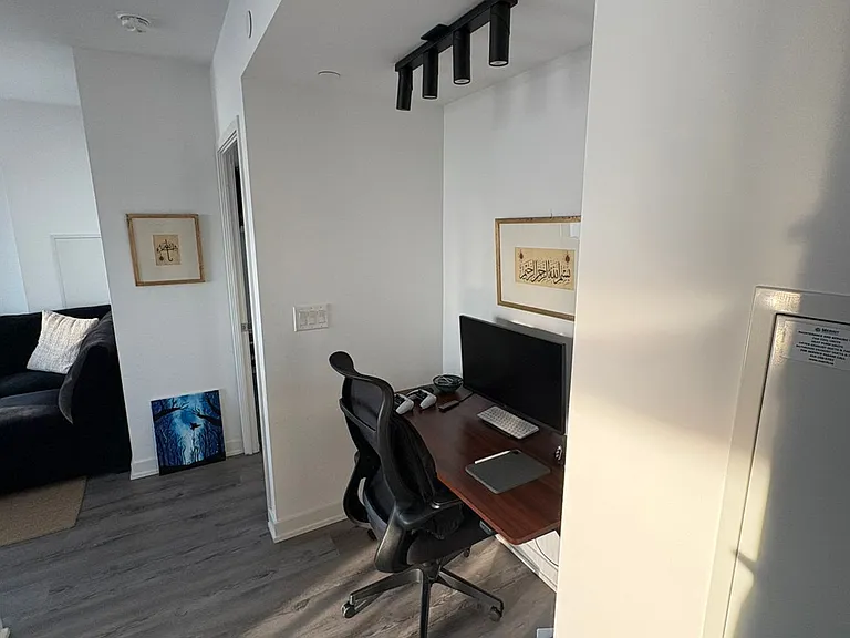 11 Wellesley St W #3208 — Photo 11
