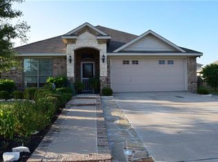 201 Goodnight Ln, Waxahachie, TX 75165