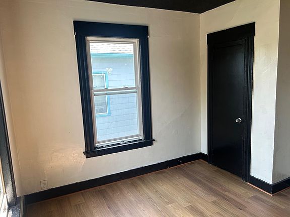 4th image of 419 Wood Ave #2