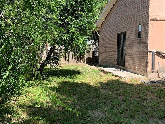 4th image of 1217 E Maurer St