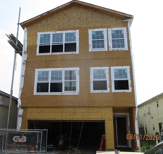 1st image of 686 S 16Th St