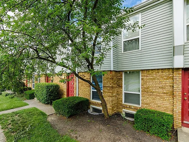 Sharon Green Townhomes — Photo 23