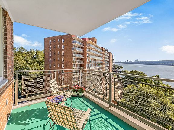 3rd image of 2621 Palisade Ave APT 8L
