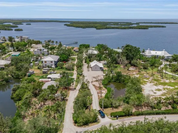 1057 Bayshore Dr, Terra Ceia, FL 34250