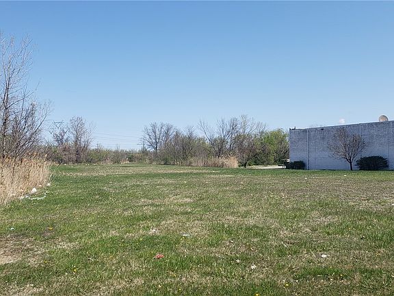 5th image of 7500 Plaza Blvd